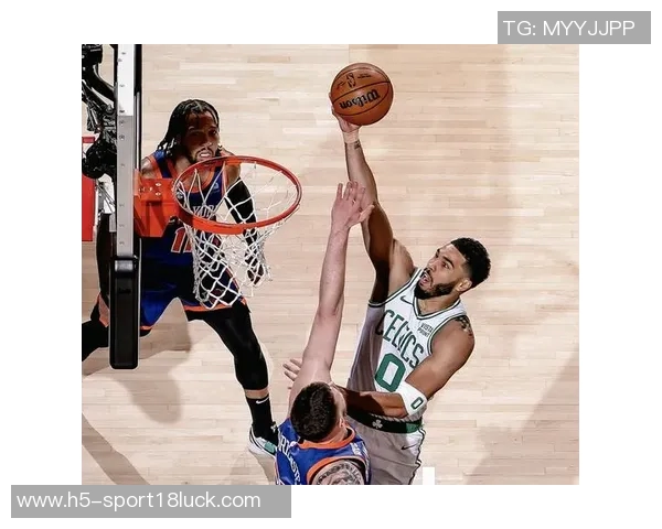 快船半场落后绿军8分小卡表现平平科林斯和怀特联手发力助球队争胜